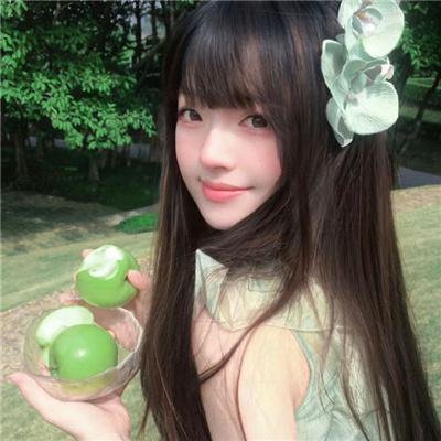 挥著翅膀的女孩